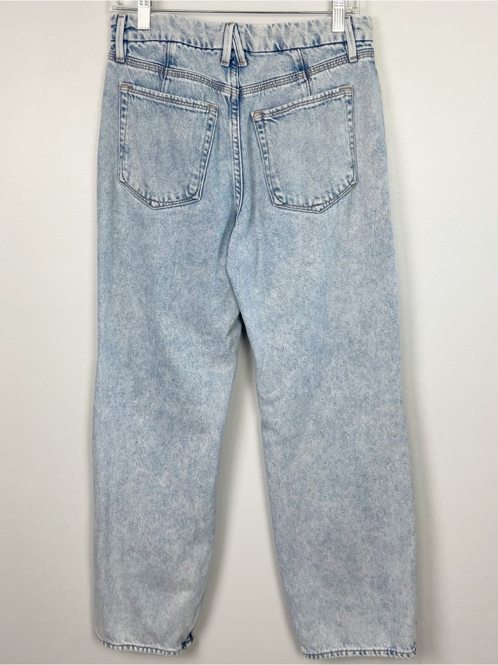 Good American Distressed Straight Leg Jeans – Size 6/28 – Light Wash - Picture 4 of 6